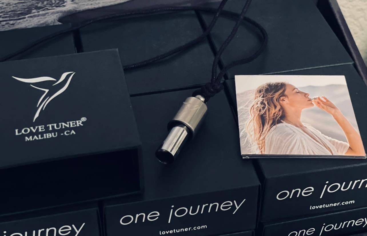 プルートlove Lovetuner 528hz Breathing & Meditation Device